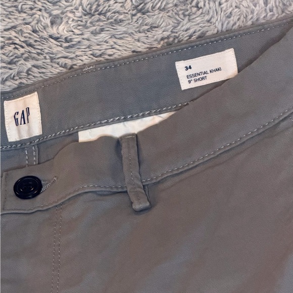 NWT GAP Men's Tan Casual Shorts - Picture 3 of 3